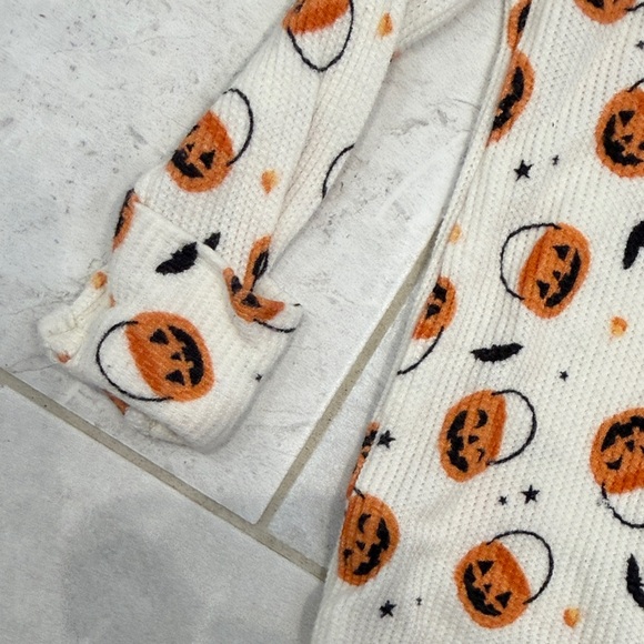 Caden Lane Pumpkin Patterned Kids Footie - Picture 4 of 6